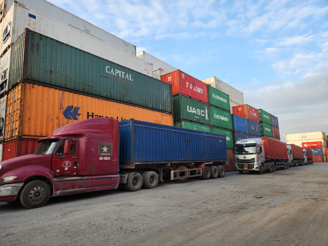 CÔNG TY CỔ PHẦN DỊCH VỤ VẬN TẢI CONTAINER HOÀNG SƠN