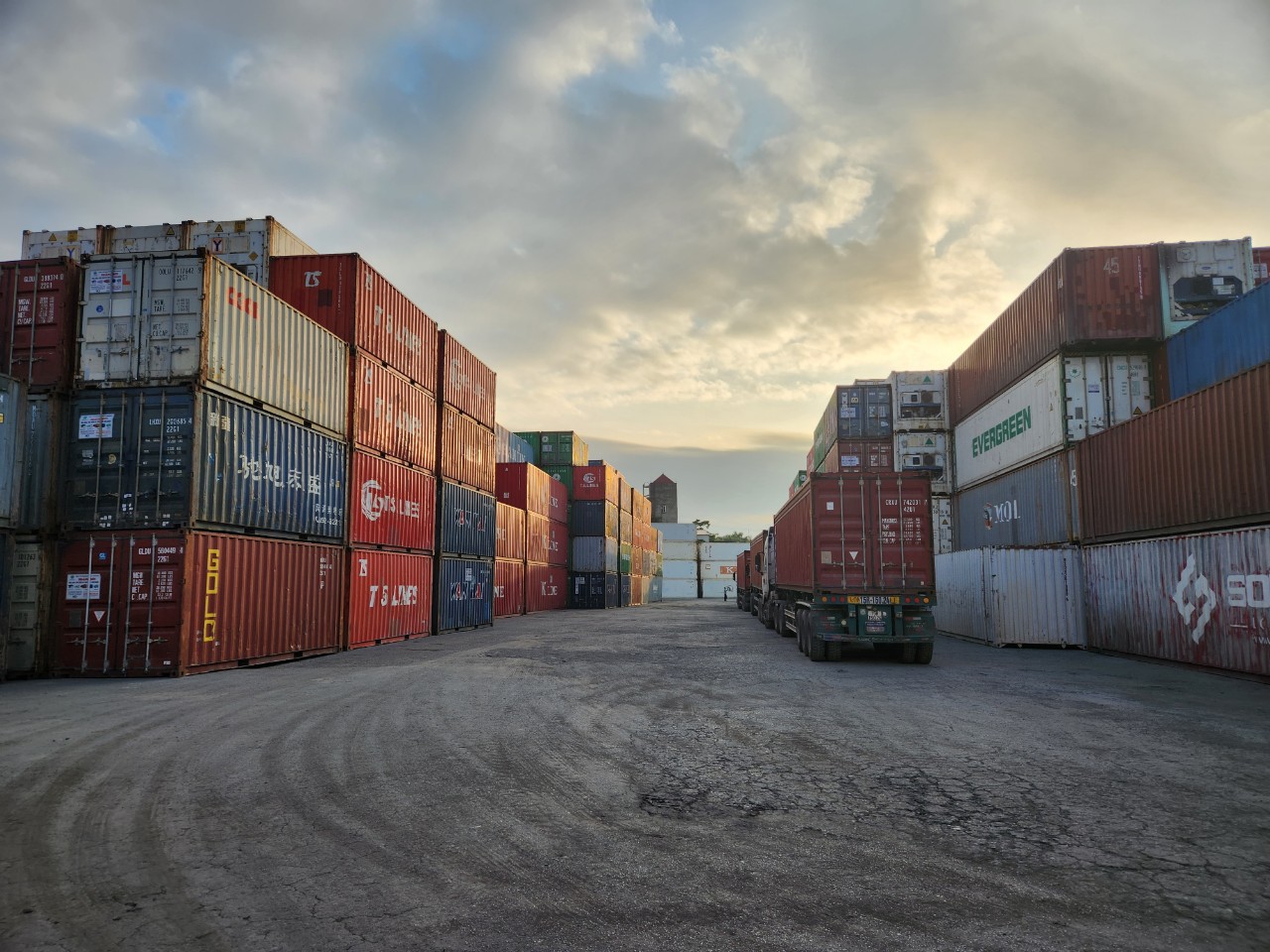CÔNG TY CỔ PHẦN DỊCH VỤ VẬN TẢI CONTAINER HOÀNG SƠN