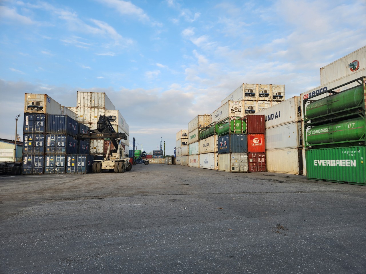 CÔNG TY CỔ PHẦN DỊCH VỤ VẬN TẢI CONTAINER HOÀNG SƠN